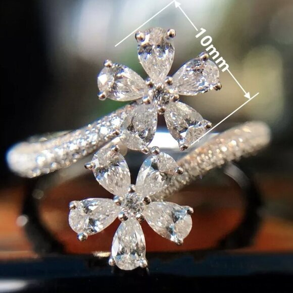 NEW 18k White Gold Diamond Flower Ring Adjustable Size - Picture 5 of 5